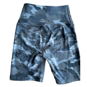 Beyond Yoga Lux High Waisted Compression Biker Shorts Camo Small